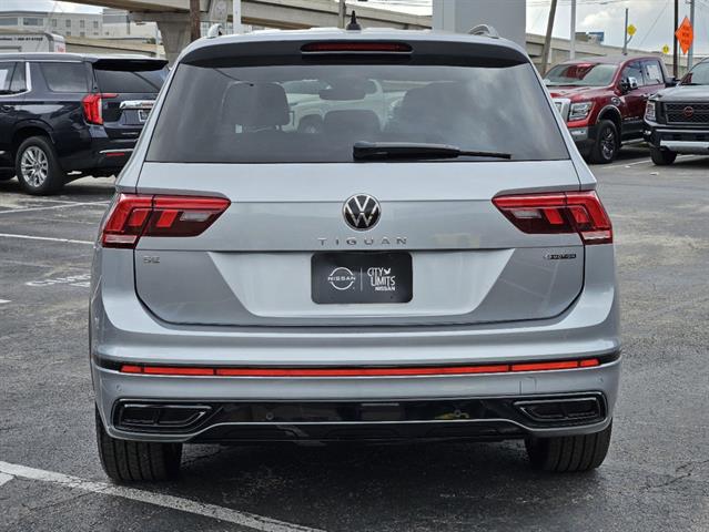 2023 Volkswagen Tiguan SE R-Line Black 4