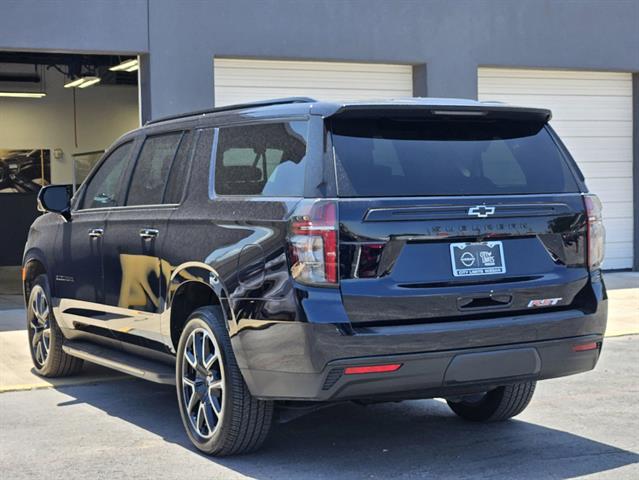 2023 Chevrolet Suburban RST 3