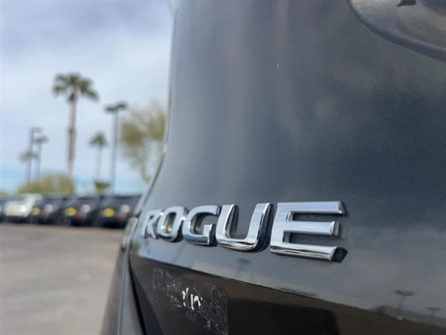 2015 Nissan Rogue SL 13