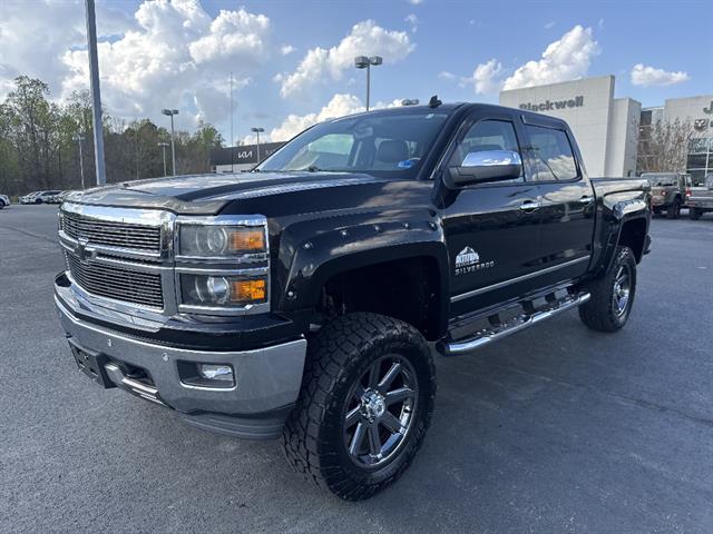 View vehicle photo 3