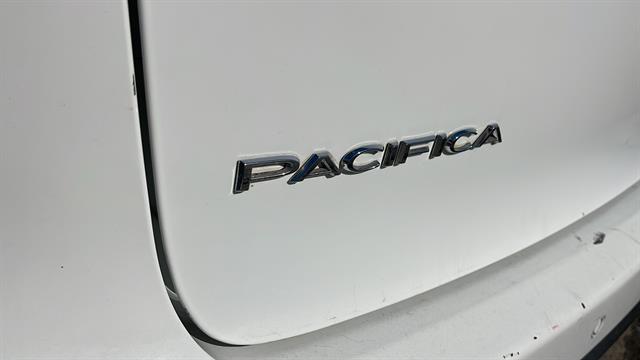 2020 Chrysler Pacifica Touring L 29