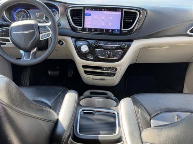 2022 Chrysler Pacifica Touring L 14