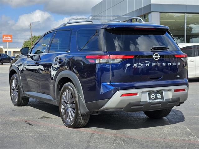 2023 Nissan Pathfinder SL 3