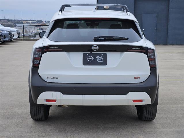 2025 Nissan Kicks SR 4