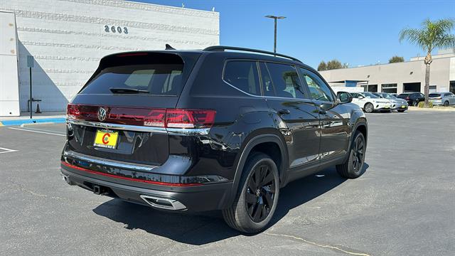 2024 Volkswagen Atlas SE 8