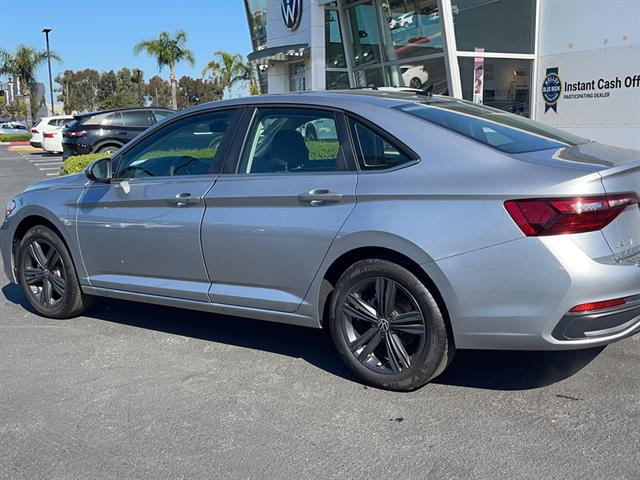 2024 Volkswagen Jetta SE 10