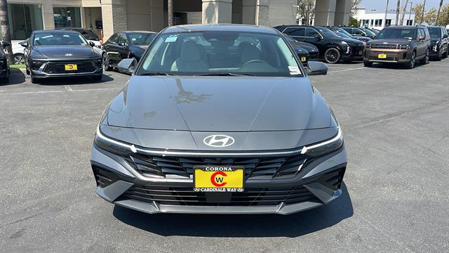 2024 Hyundai Elantra Limited 3