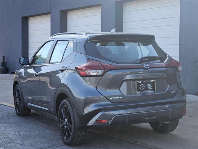 2024 Nissan Kicks SR 4