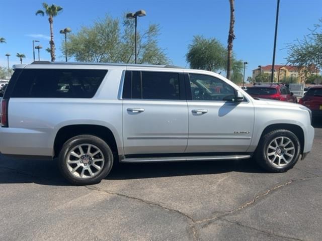 2020 GMC Yukon XL Denali 8