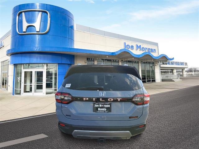 View vehicle photo 4