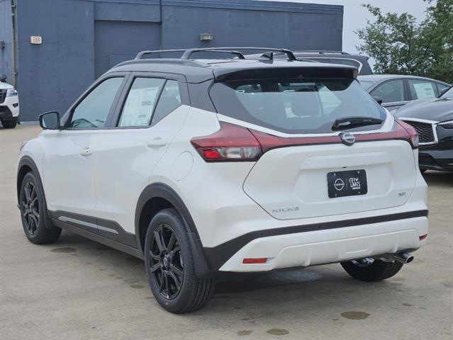 2024 Nissan Kicks SR 3