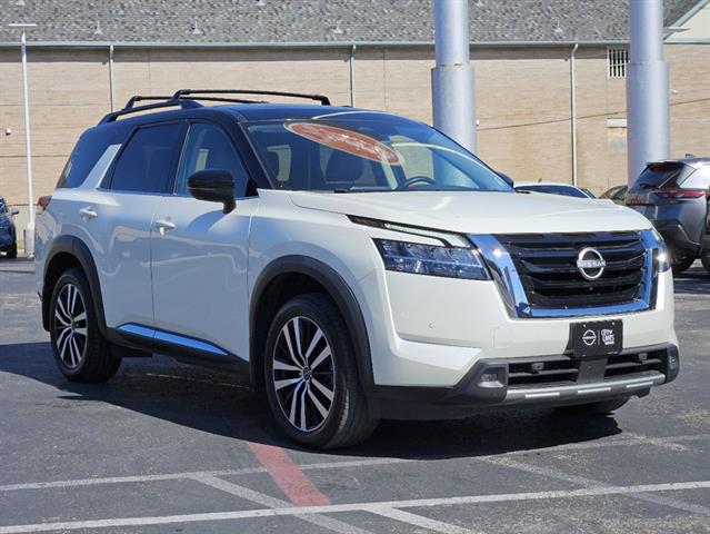 2023 Nissan Pathfinder Platinum 2