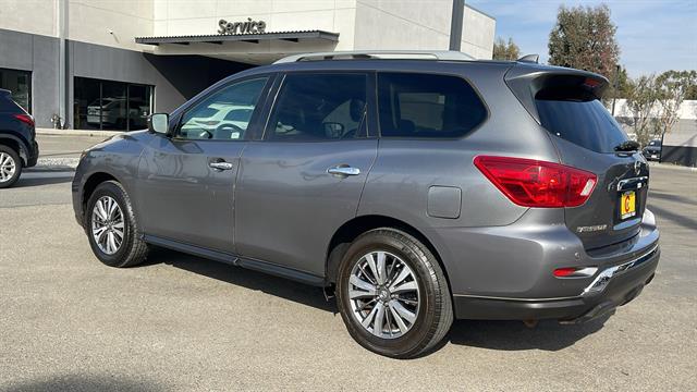 2020 Nissan Pathfinder SL 11