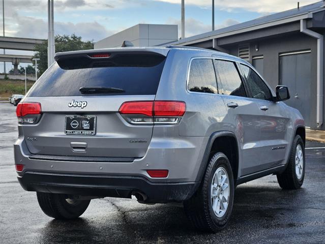 2018 Jeep Grand Cherokee Laredo 3