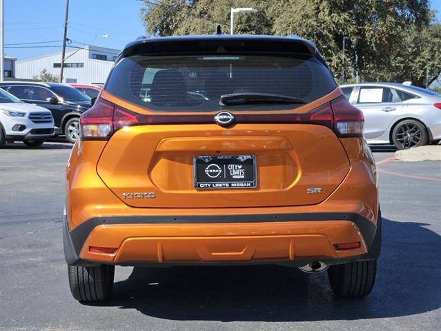 2023 Nissan Kicks SR 4