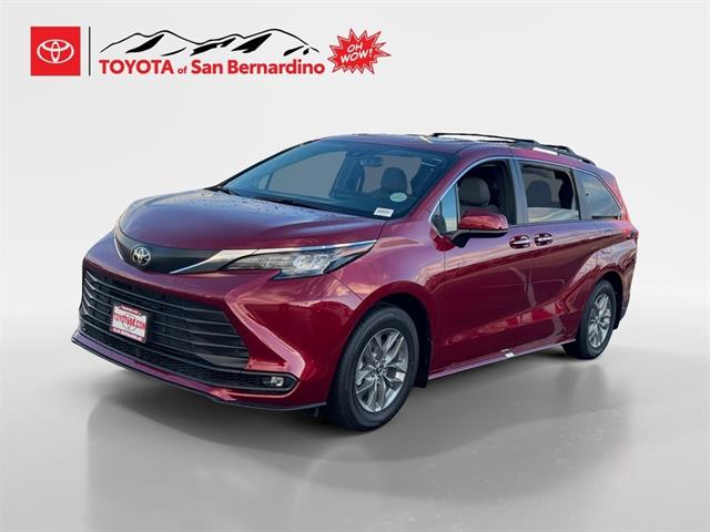 2026 Toyota Sienna XLE's photo