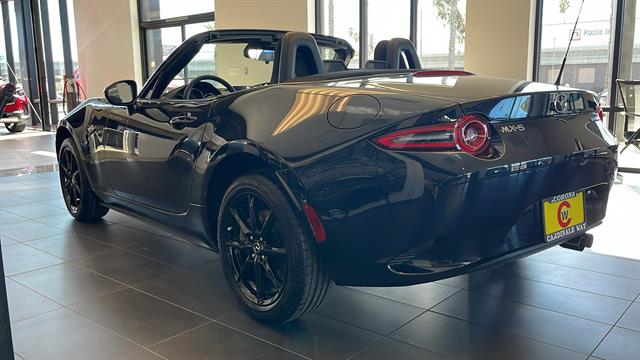 2024 Mazda MX-5 Miata Sport 9