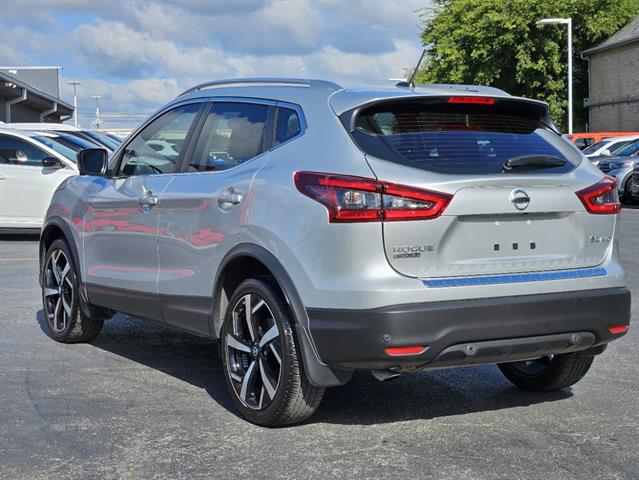 2022 Nissan Rogue Sport SL 3