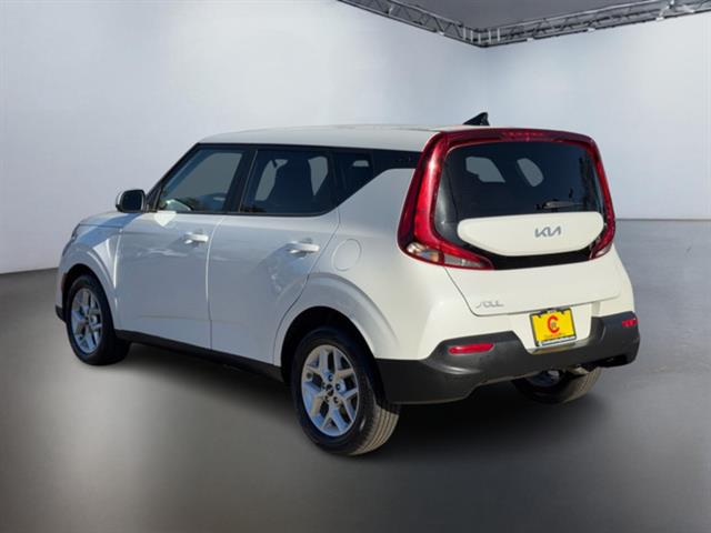 2022 Kia Soul LX 8