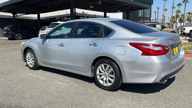 2016 Nissan Altima 2.5 11