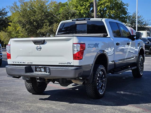 2017 Nissan Titan XD PRO-4X 5