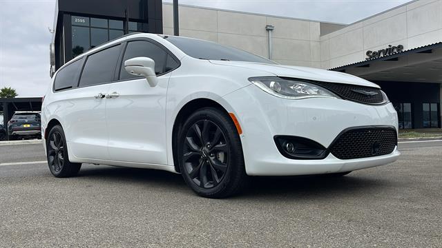 2018 Chrysler Pacifica Limited 5