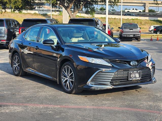 2023 Toyota Camry XLE 2