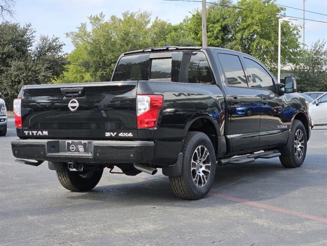 2024 Nissan Titan SV 5