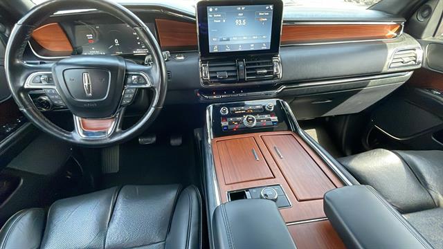 2019 Lincoln Navigator L Select 19