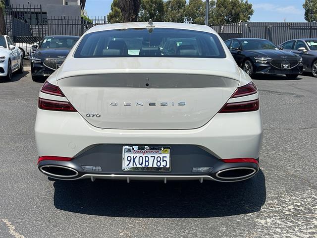 2024 Genesis G70 2.5T Standard 9