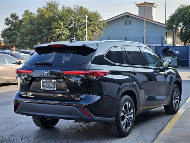 2021 Toyota Highlander XLE 4