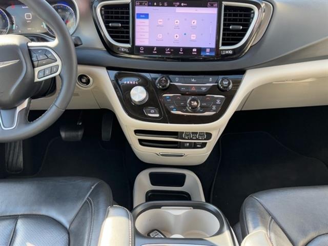 2022 Chrysler Pacifica Touring L 16