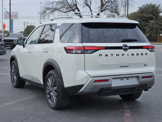 2023 Nissan Pathfinder SL 3