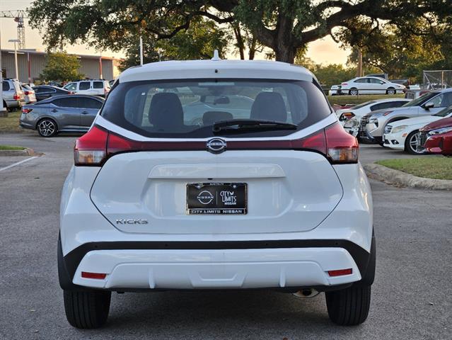 2024 Nissan Kicks S 4