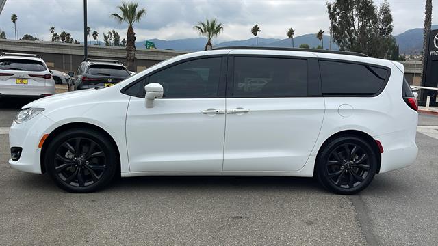 2018 Chrysler Pacifica Limited 12