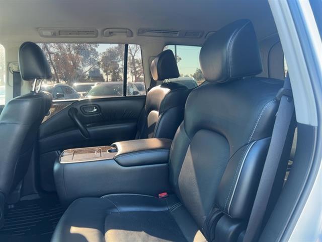 2017 INFINITI QX80 Limited 18