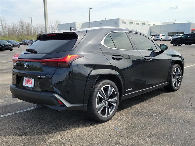 View vehicle photo 4