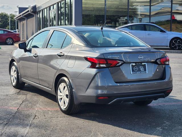 2023 Nissan Versa S 3