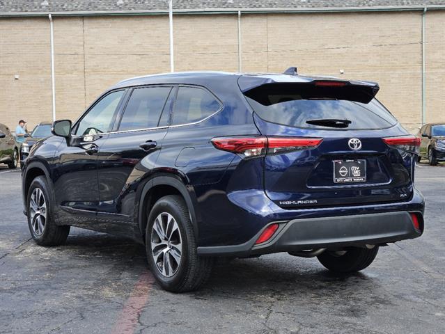 2021 Toyota Highlander XLE 3