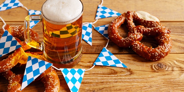 Oktoberfest decorations and food