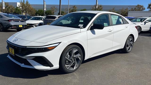 2025 Hyundai Elantra Hybrid Blue 13