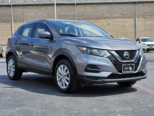 2022 Nissan Rogue Sport S 2