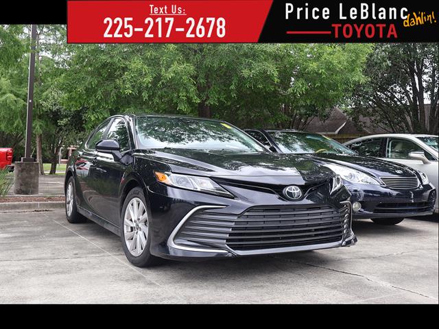 2023 Toyota Camry LE's photo
