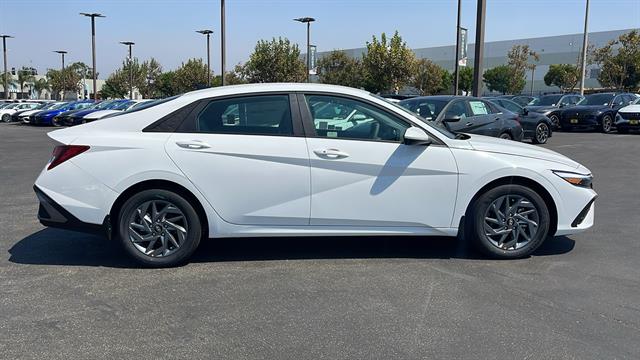 2024 Hyundai Elantra SEL 5