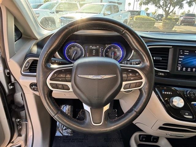 2020 Chrysler Pacifica Touring L 22