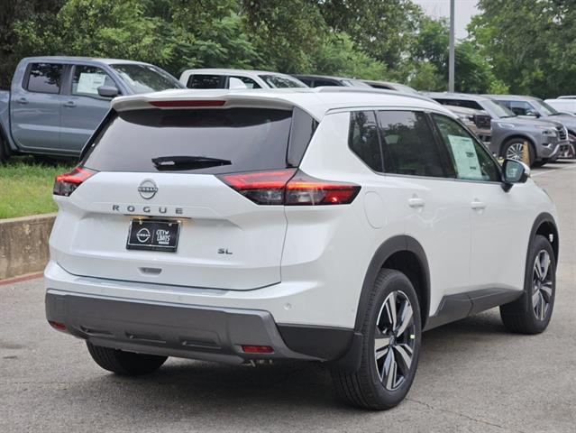 2024 Nissan Rogue SL 4