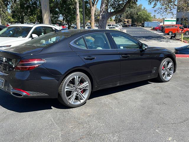 2025 Genesis G70 3.3T RWD Sport Advanced 6