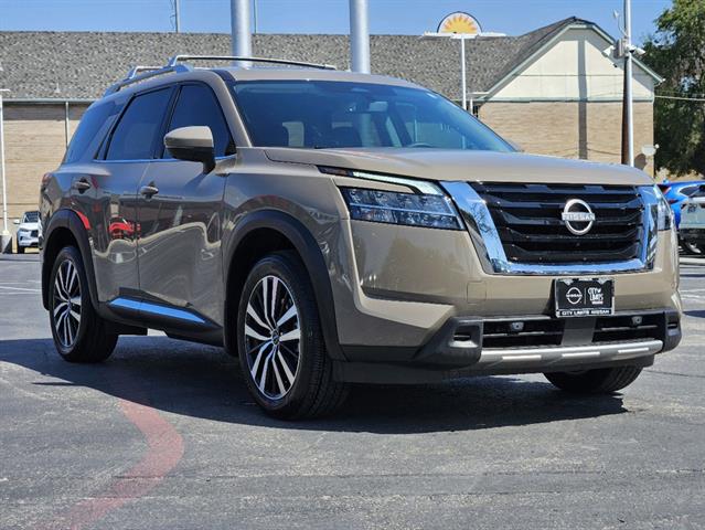 2024 Nissan Pathfinder Platinum 2