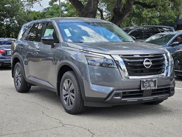 2024 Nissan Pathfinder S 2