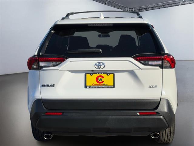 2022 Toyota RAV4 XLE 6